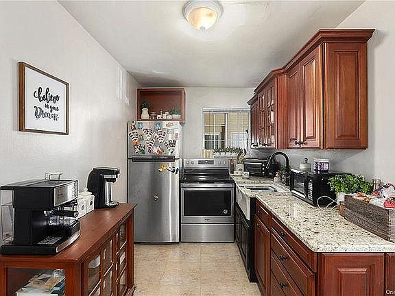 1st image of 120 Fox Run Ln