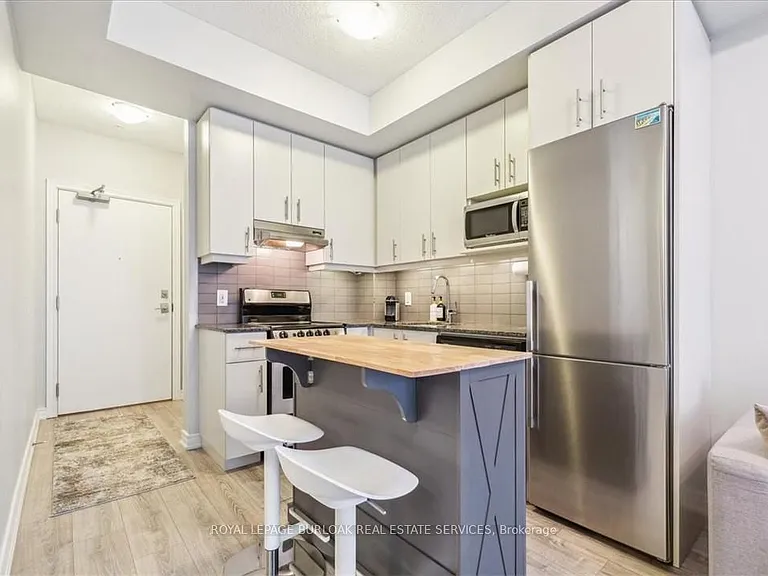 10 Esplanade Ln #215 — Photo 9