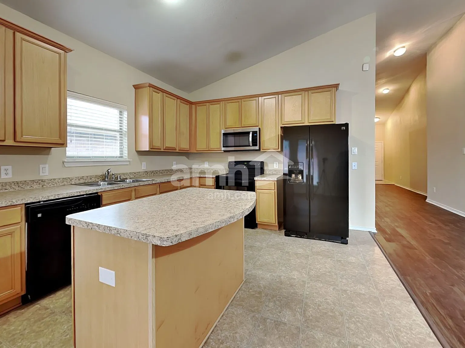 3 bed, 2.0 bath, 1652 sqft, $2,360 — Photo 3