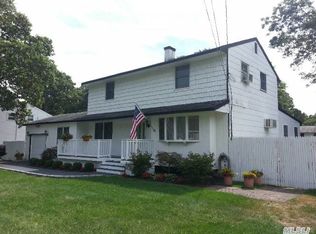 6 Albright Rd, Coram, NY 11727