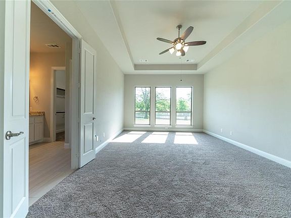 5th image of 332 Clydesdale Ln