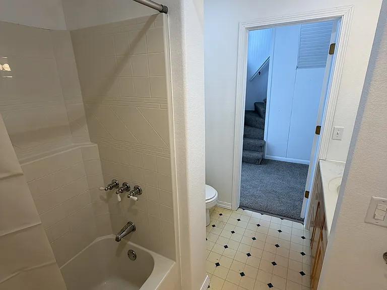 121 E Melvin Ave — Photo 18