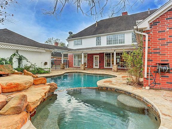 2nd image of 4503 Cambridge Ct