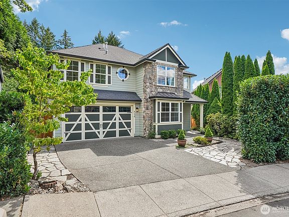 2nd image of 928 NE 34th Avenue