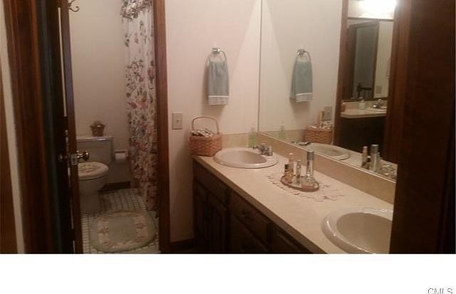 Double Vanity Dressing area with Walk in closet