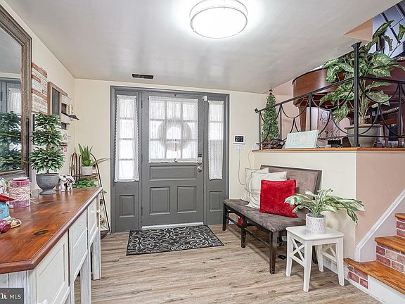 3rd image of 18 Sleepy Hollow Rd