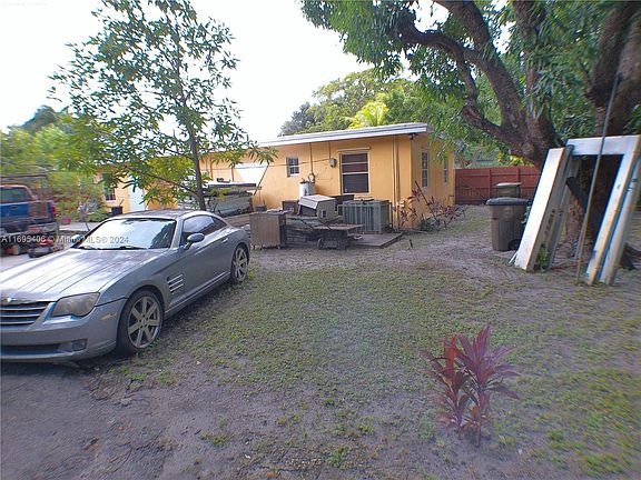 4th image of 770 NE 140th St