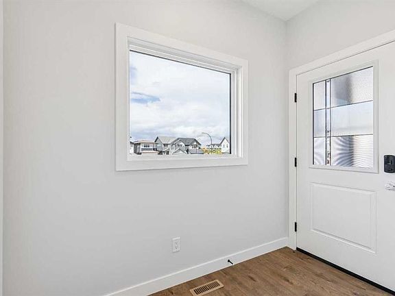 3rd image of 35 E Creekside Rise SW