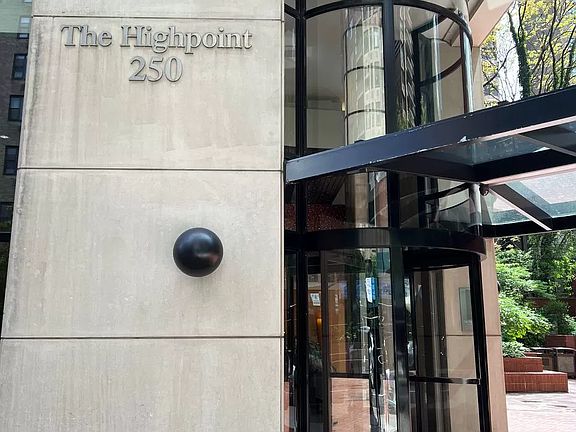 2nd image of 250 E 40th St APT 10E