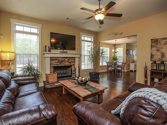 4th image of 466 Austin Storey Cir