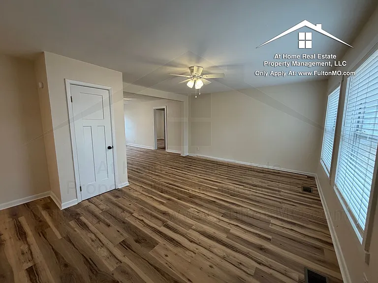 703 W 7th St — Photo 13