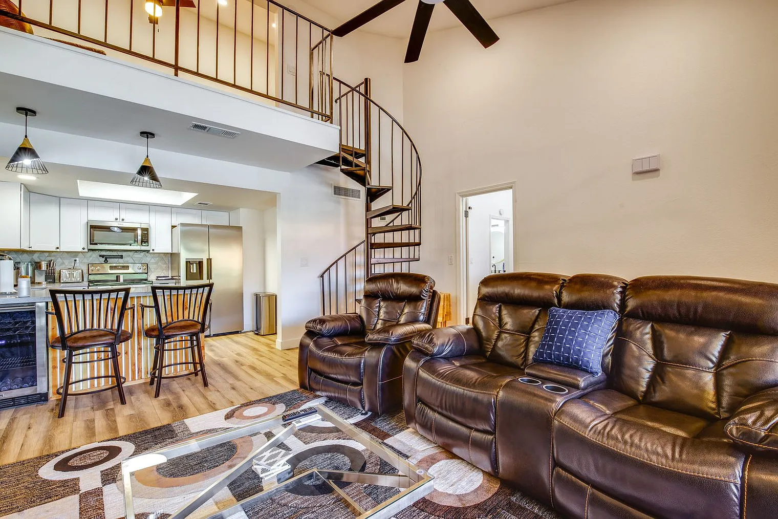 1 bed, 1.0 bath, 990 sqft, $2,499 — Photo 1
