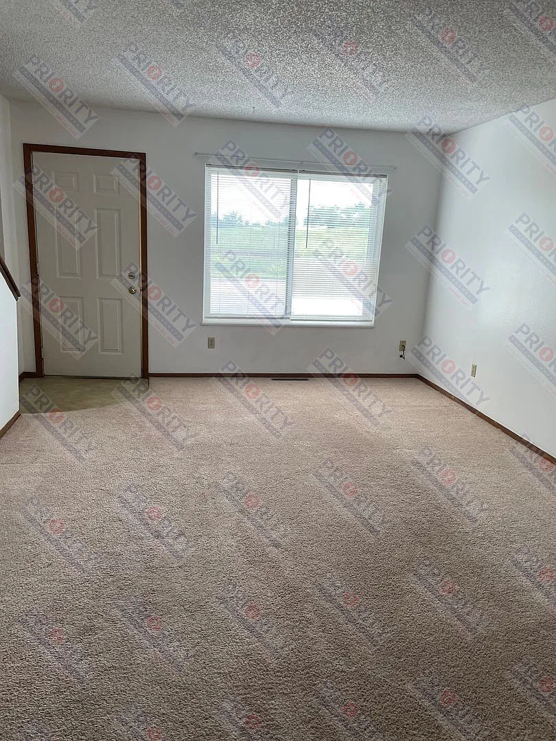 2 bedroom, 1.5 bath townhome with a 1 car garage — Photo 3