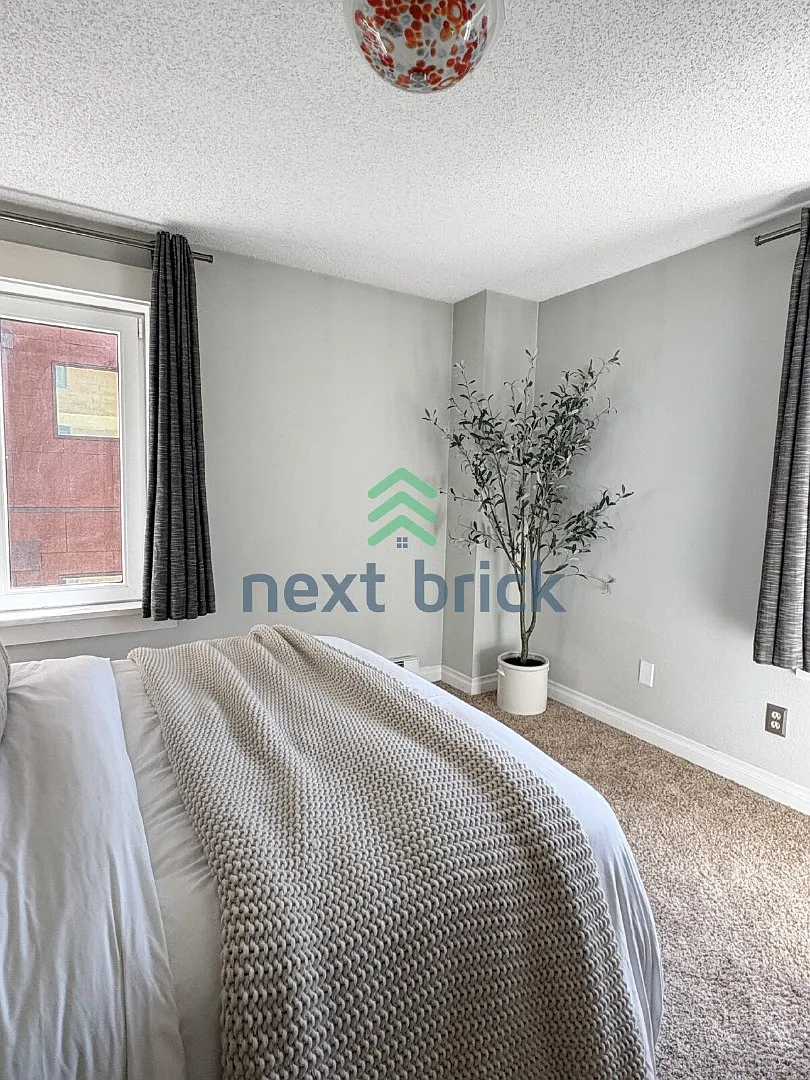 Charming 1-Bedroom, 1-Bath Condo in First Hill with Convenient Urban Access — Photo 4