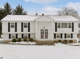 60 Kahdena Rd, Morristown, NJ 07960