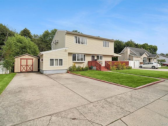 2nd image of 79 Elizabeth Dr
