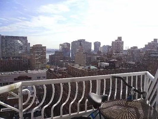 Rented by Akam Sales and Brokerage | media 22