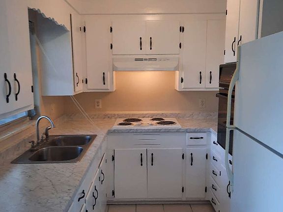 3rd image of 427 SE Waldron Ter
