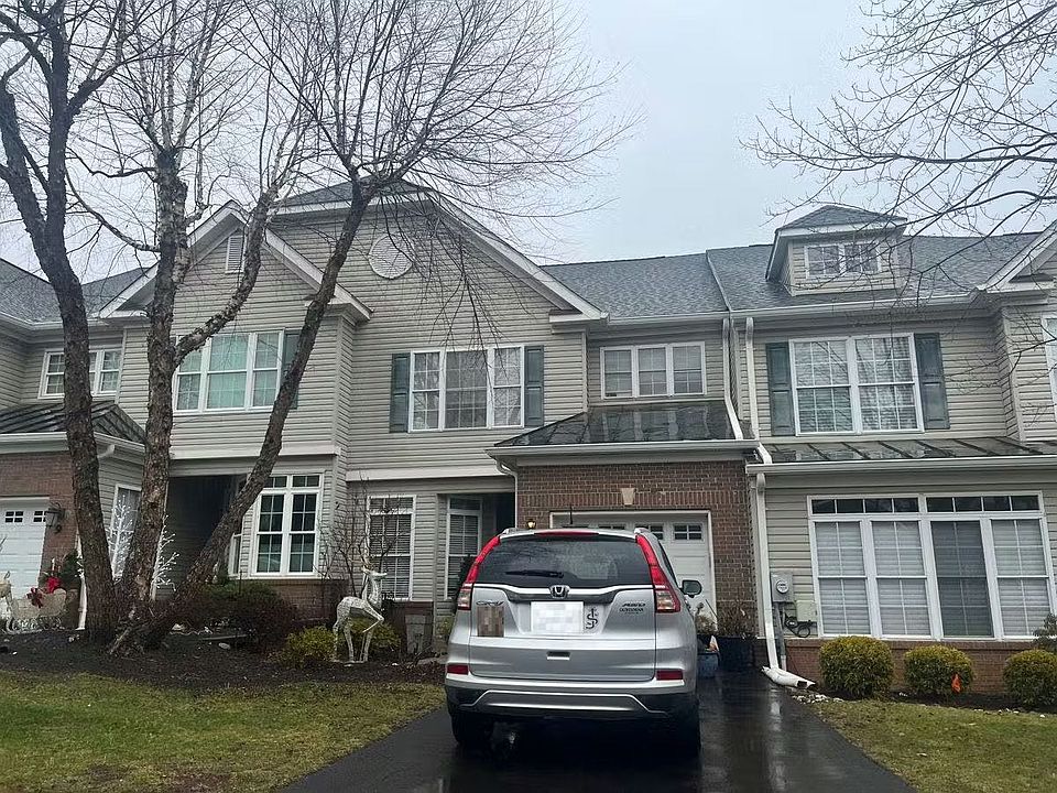 1st image of 11 Loft Dr