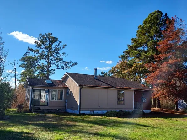 6474 Church St, Chincoteague Island, VA 23336