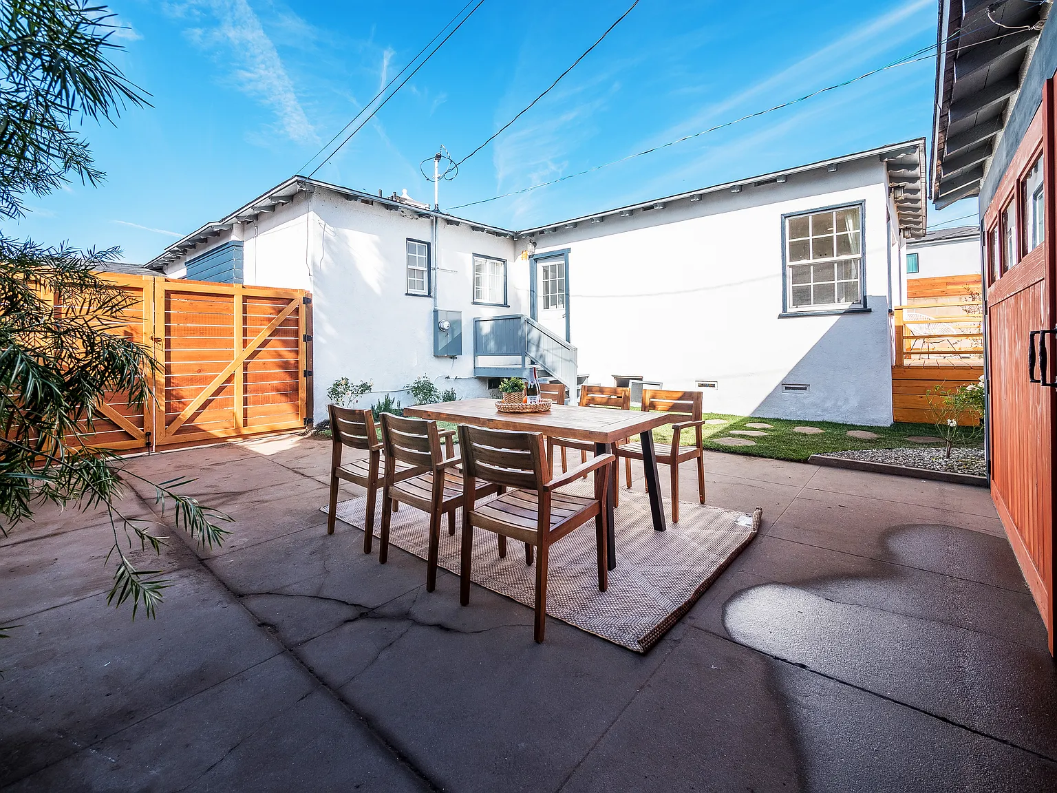 4 bed, 2100 sqft, $9,000 — Photo 4