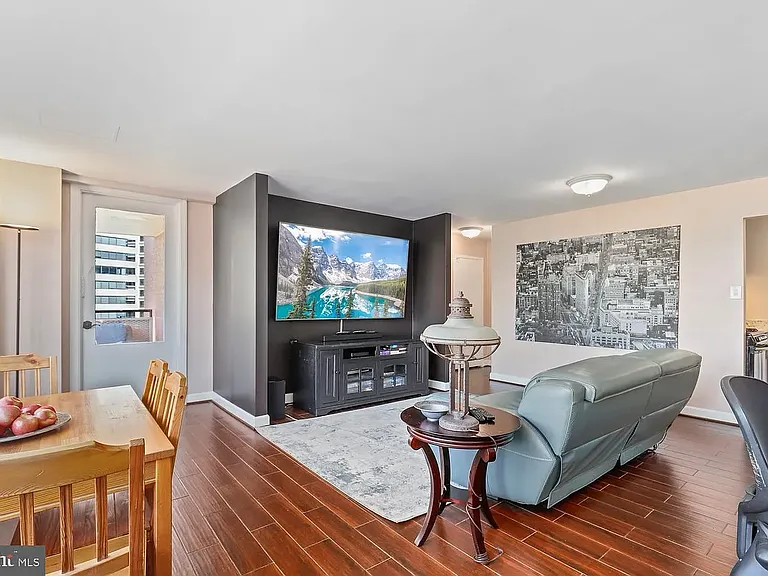 1121 Arlington Blvd #942 — Photo 3