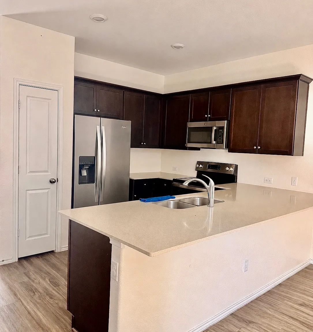 4 bed, 1627 sqft, $2,000 — Photo 2