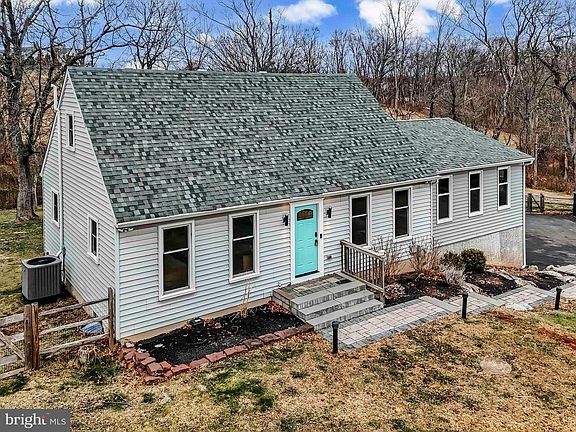3rd image of 271 E 3rd Ave