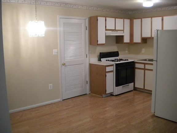 Kitchen & Dinning Area