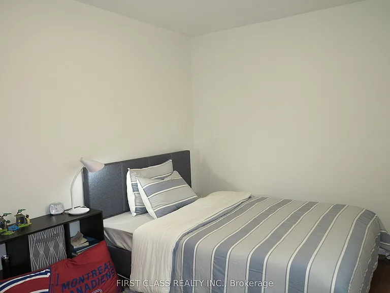 4 Meridene Cres E — Photo 29