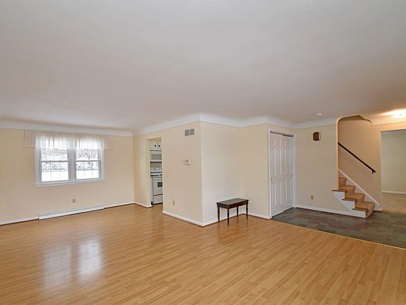 3rd image of 8996 Applewood Dr