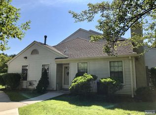 55 Fromm Ct, Mahwah, NJ 07430