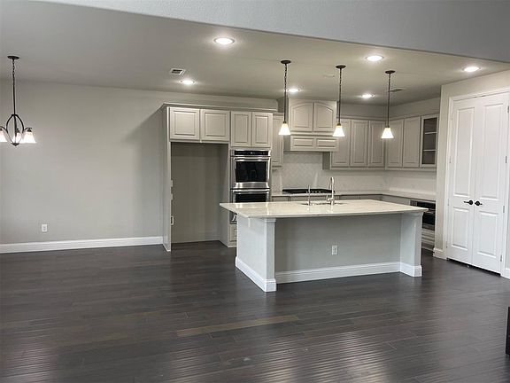5th image of 340 Darian Dr