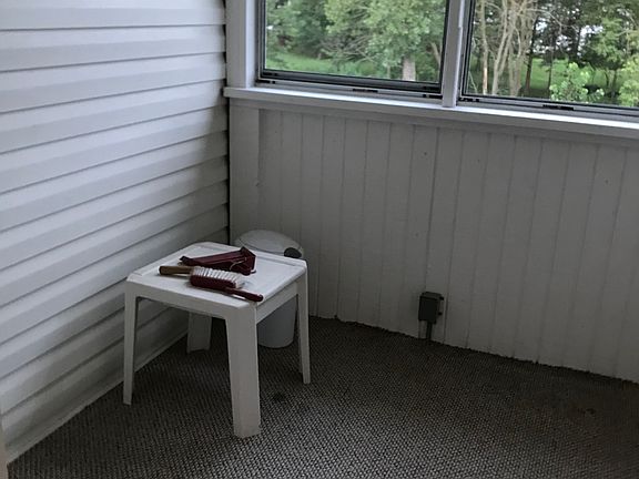 3Season porch off kitchen