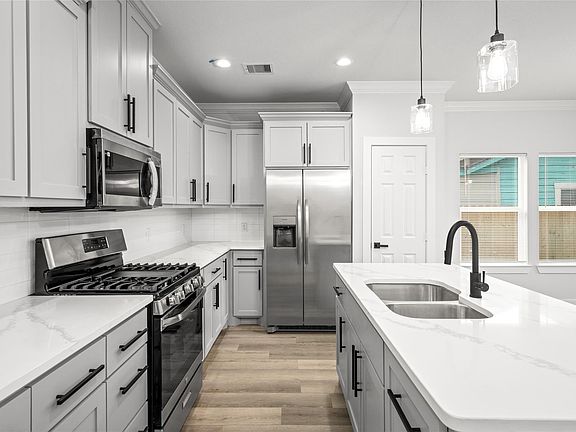 3rd image of 8056 Meadowbrook Dr