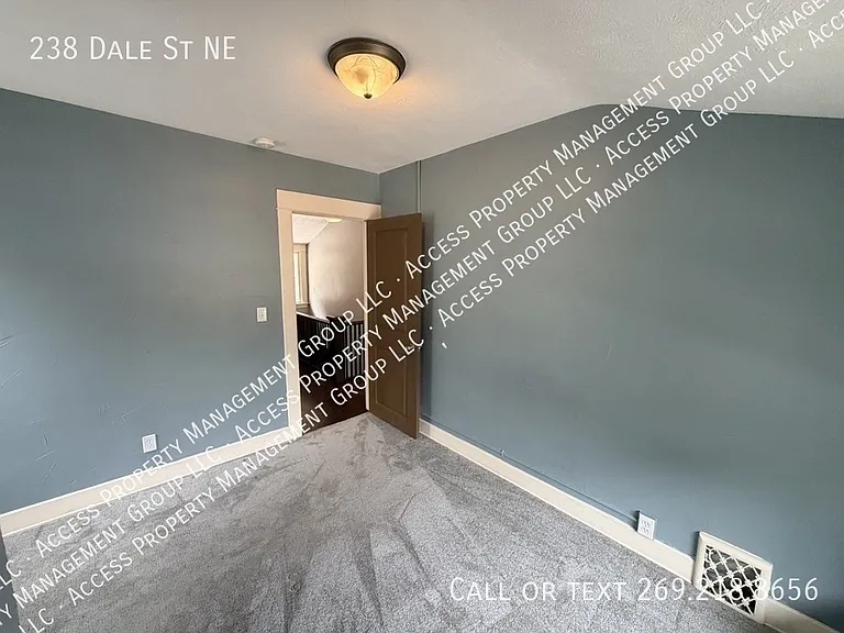 238 Dale St NE — Photo 32