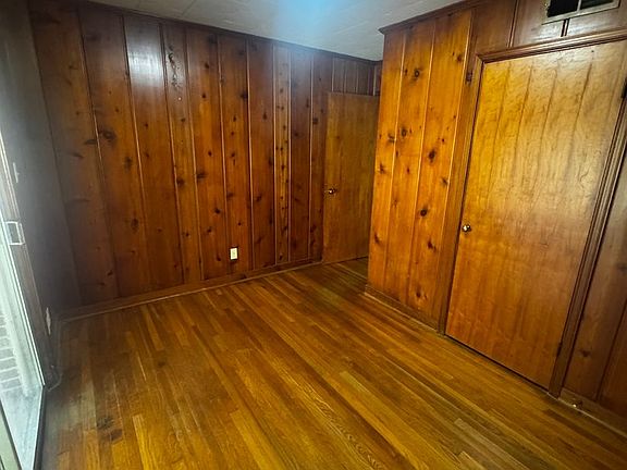 5th image of 186 E Salem Dr