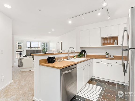 4th image of 232 Belmont Avenue E #304