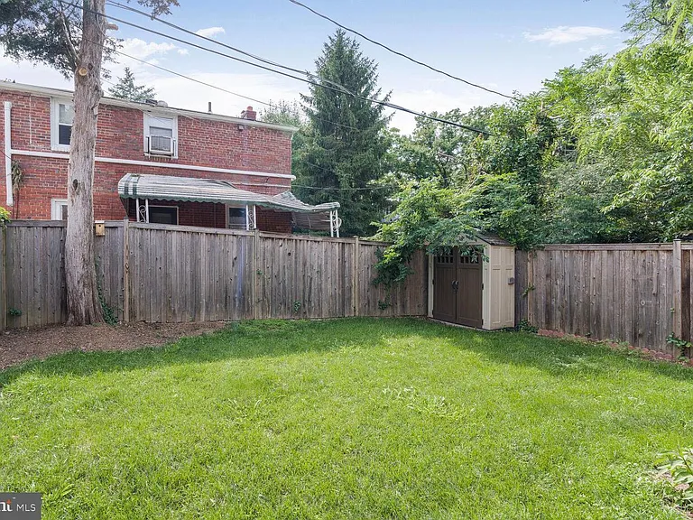 2422 S Oakland St — Photo 14