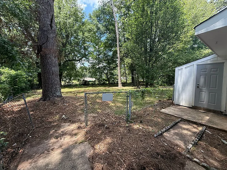 1826 Pinecrest Dr — Photo 3