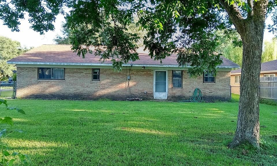 2nd image of 4005 Crescent Dr
