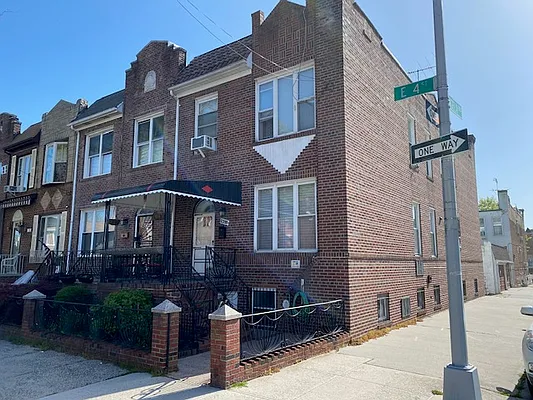 Sold by Compass | media 1