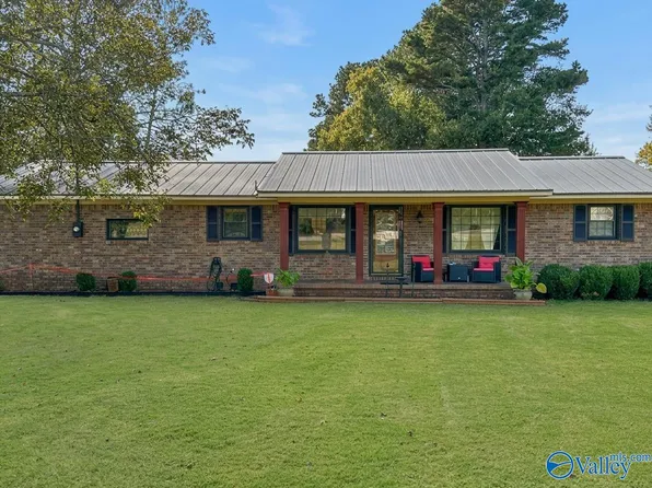 145 Lakewood Dr E, Muscle Shoals, AL 35661