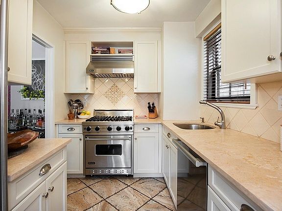 4th image of 201 E 77th St APT 5F