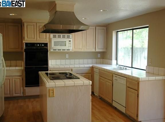 2nd image of 2721 Calle De La Loma