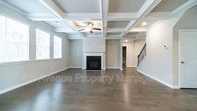 6 bed, 4.0 bath, 2967 sqft, $2,500 — Photo 2