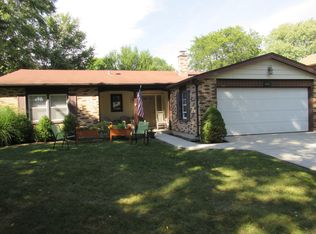 1417 Briarwood Dr, Naperville, IL 60540