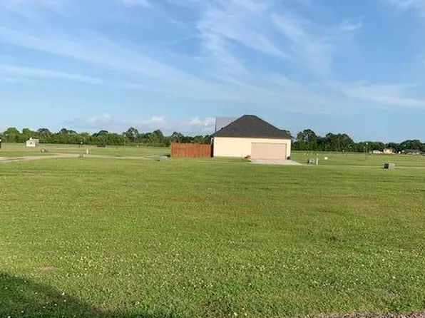 13 S Estate Dr, New Iberia, LA 70563