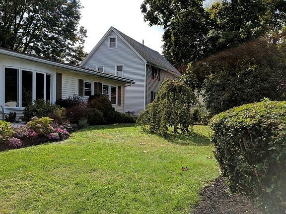 3rd image of 10419 Pine St