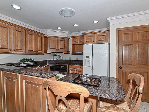 4th image of 5258 Woodbridge Ln S #5258